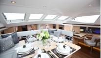 Yacht RAVEN -  Dining Detail